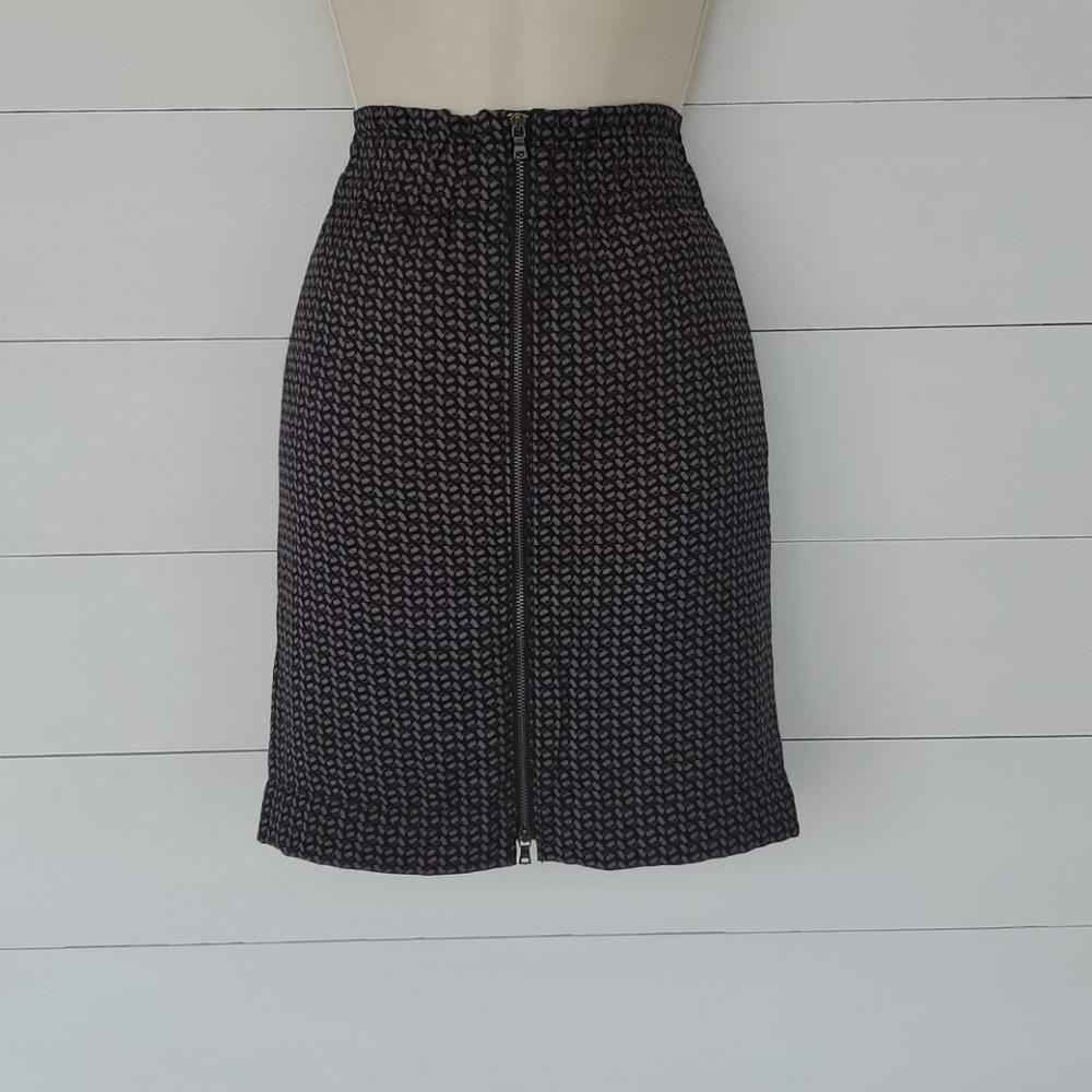 GAP Skirt Size 6 Black With Purple With Front Zip